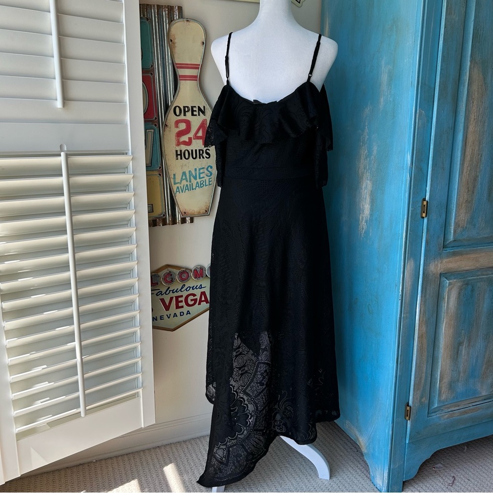 BCBGMAXAZRIA Demi Cold-Shoulder Lace Midi Dress - Picture 3 of 12